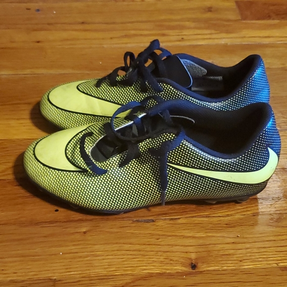 Soccer Cleats - Picture 1 of 3